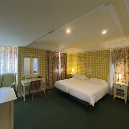 Hotel Marina De Campios