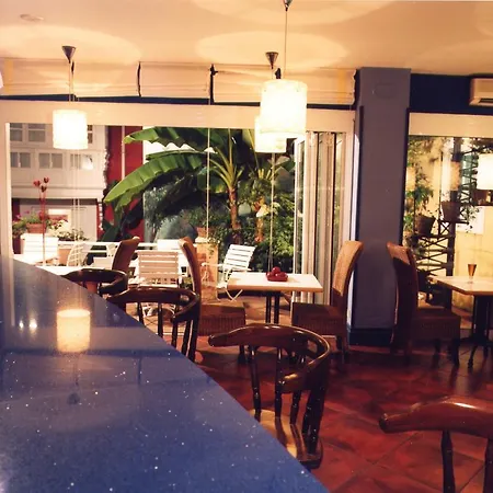 坎姆皮奥码头酒店 柯米拉斯