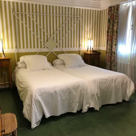 坎姆皮奥码头酒店 酒店 柯米拉斯