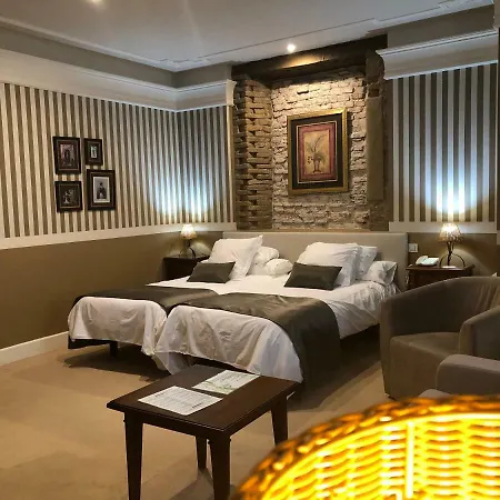 坎姆皮奥码头酒店