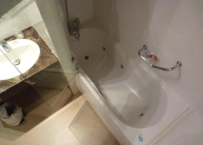 호텔 Marina De Campios 코밀라스